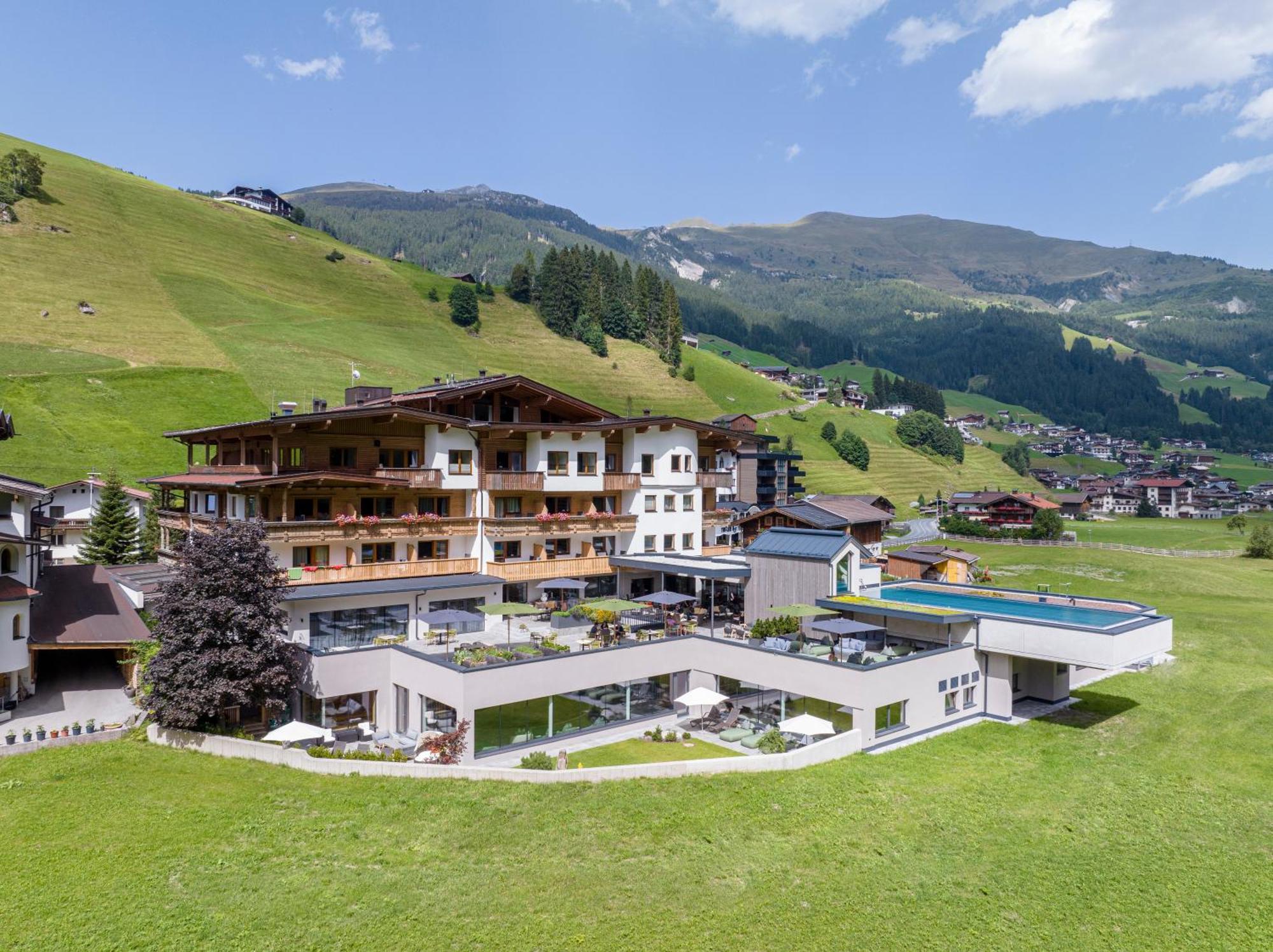 Natur- & Wanderhotel Tuxertal Екстериор снимка