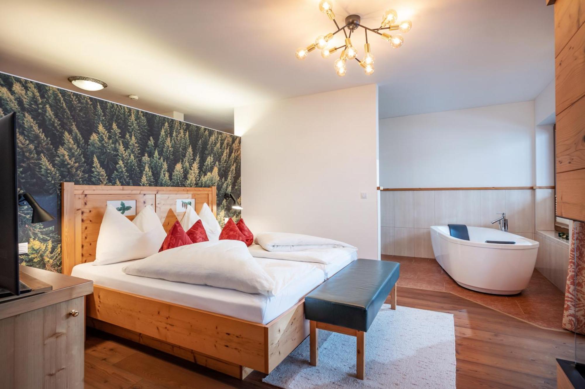 Natur- & Wanderhotel Tuxertal Екстериор снимка