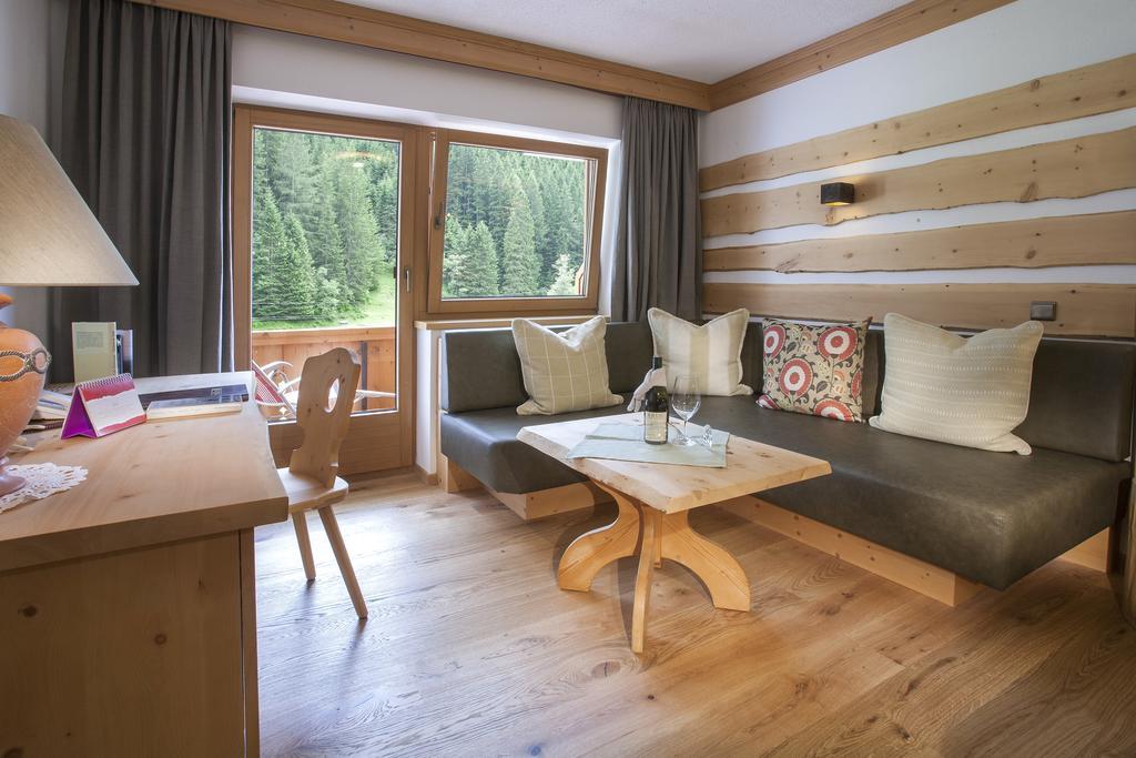 Natur- & Wanderhotel Tuxertal Стая снимка