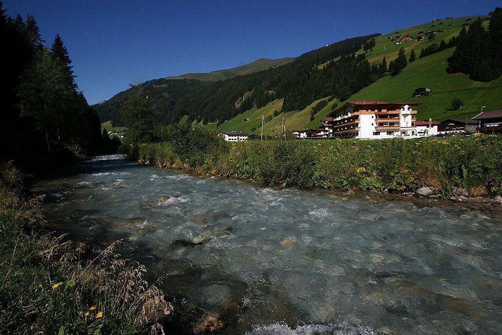 Natur- & Wanderhotel Tuxertal Екстериор снимка