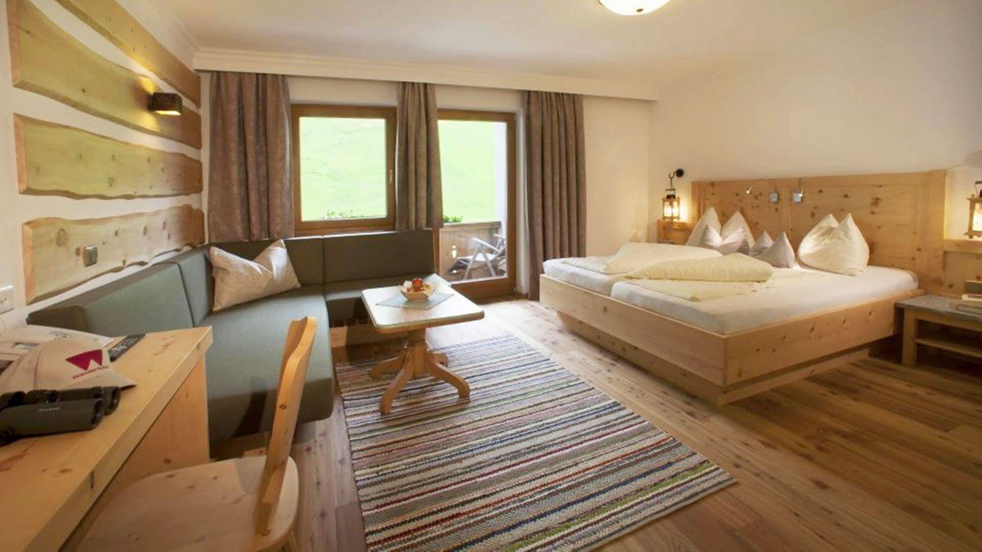 Natur- & Wanderhotel Tuxertal Екстериор снимка