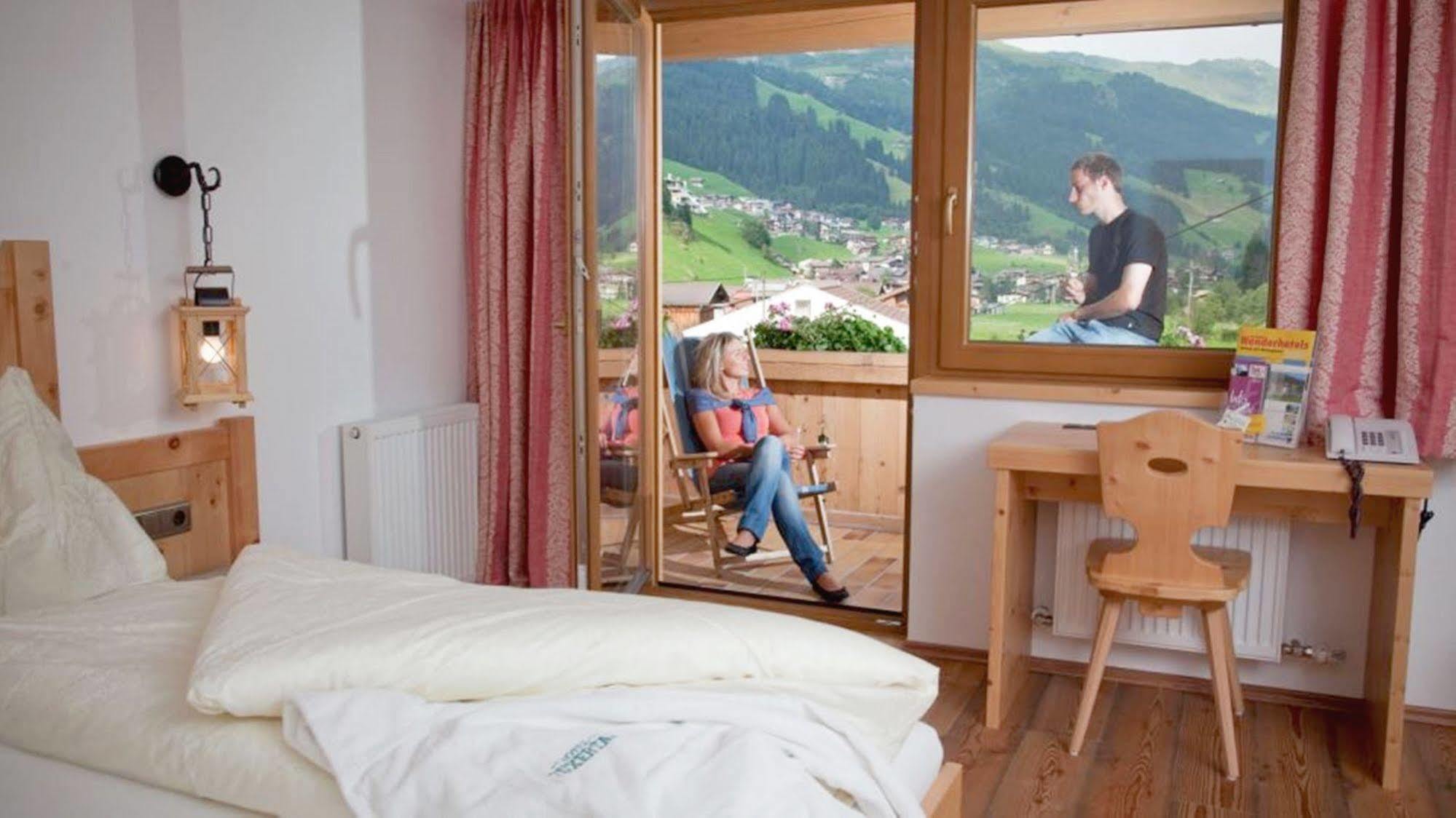 Natur- & Wanderhotel Tuxertal Екстериор снимка