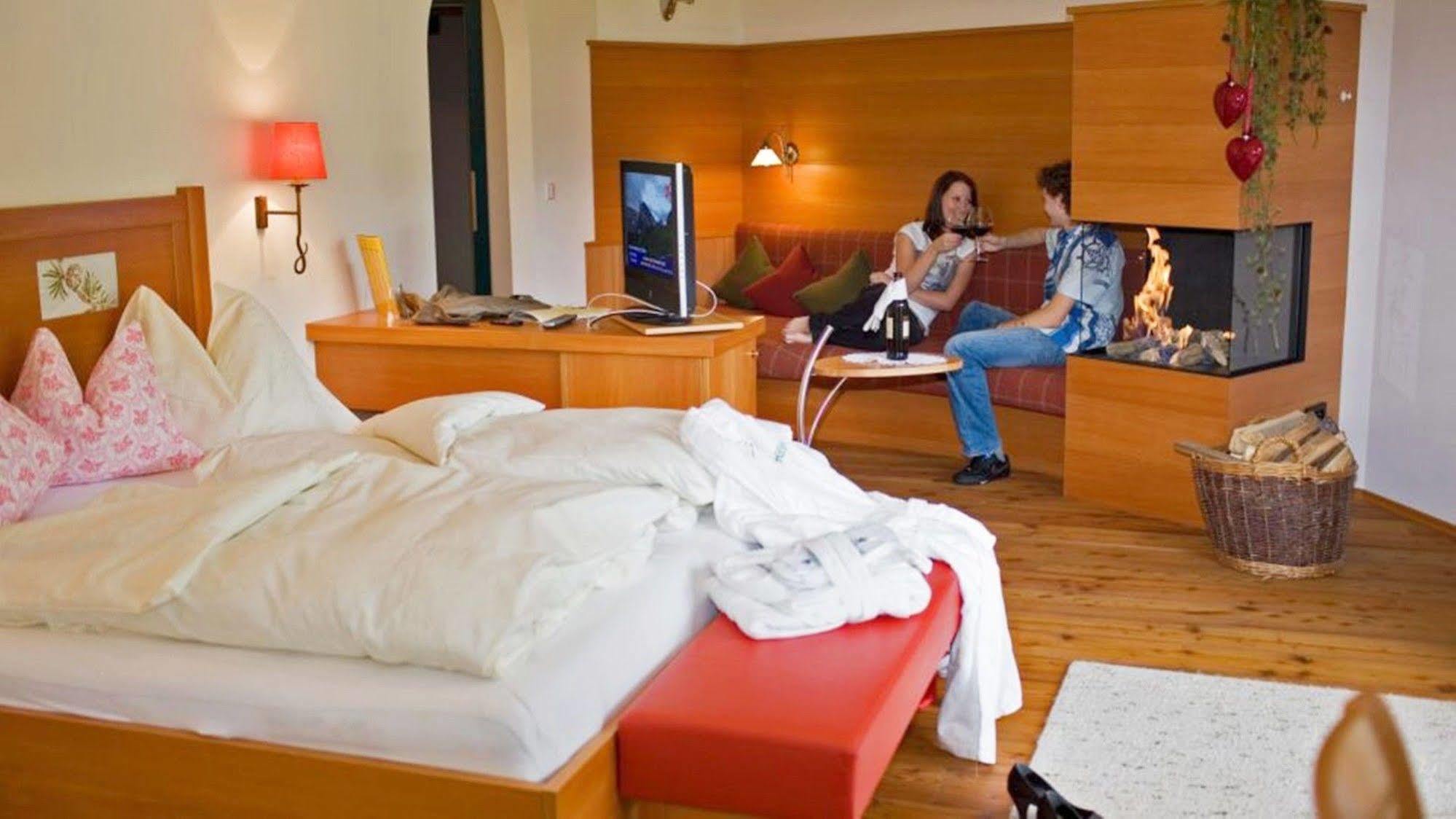 Natur- & Wanderhotel Tuxertal Екстериор снимка