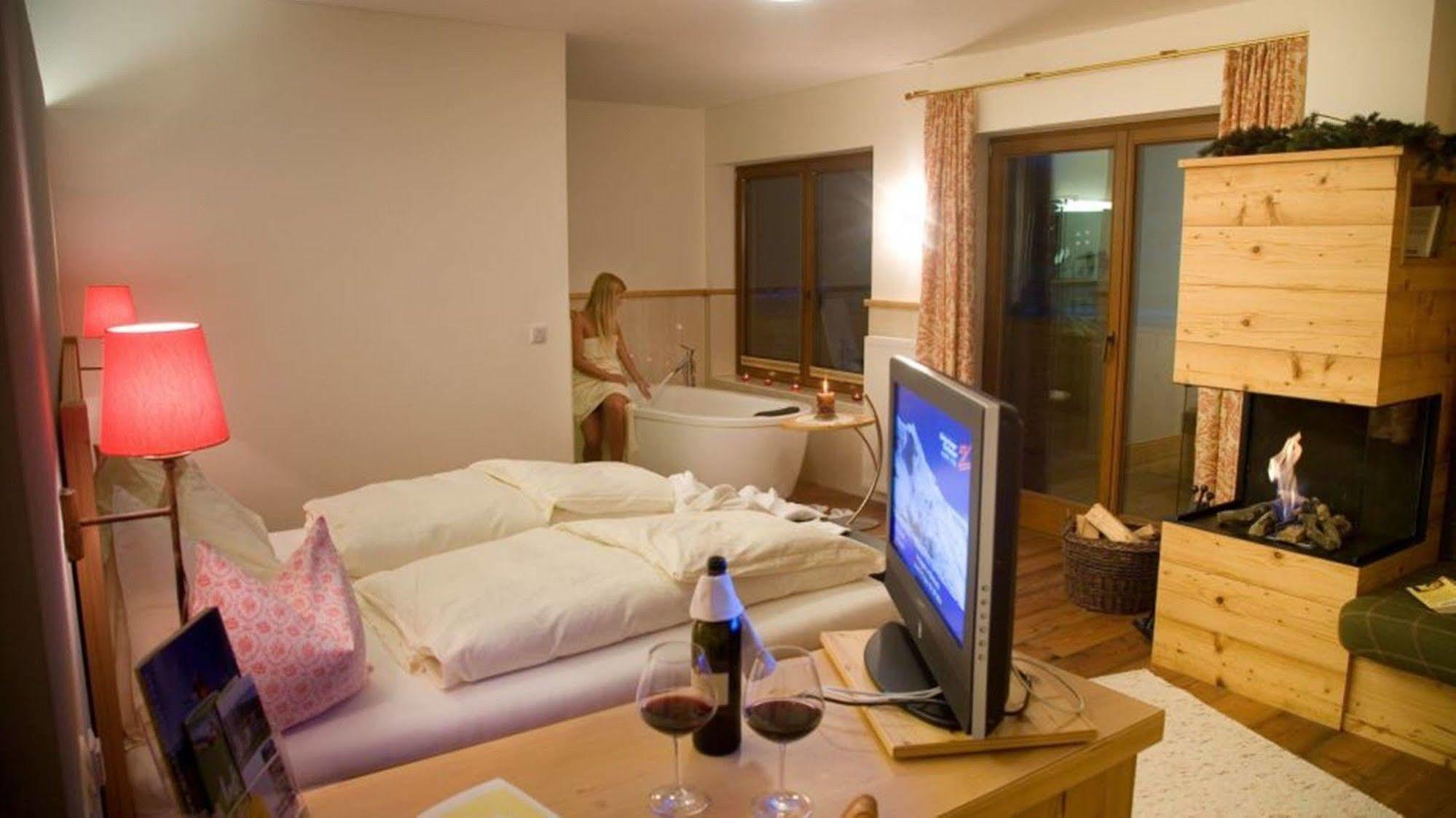Natur- & Wanderhotel Tuxertal Екстериор снимка