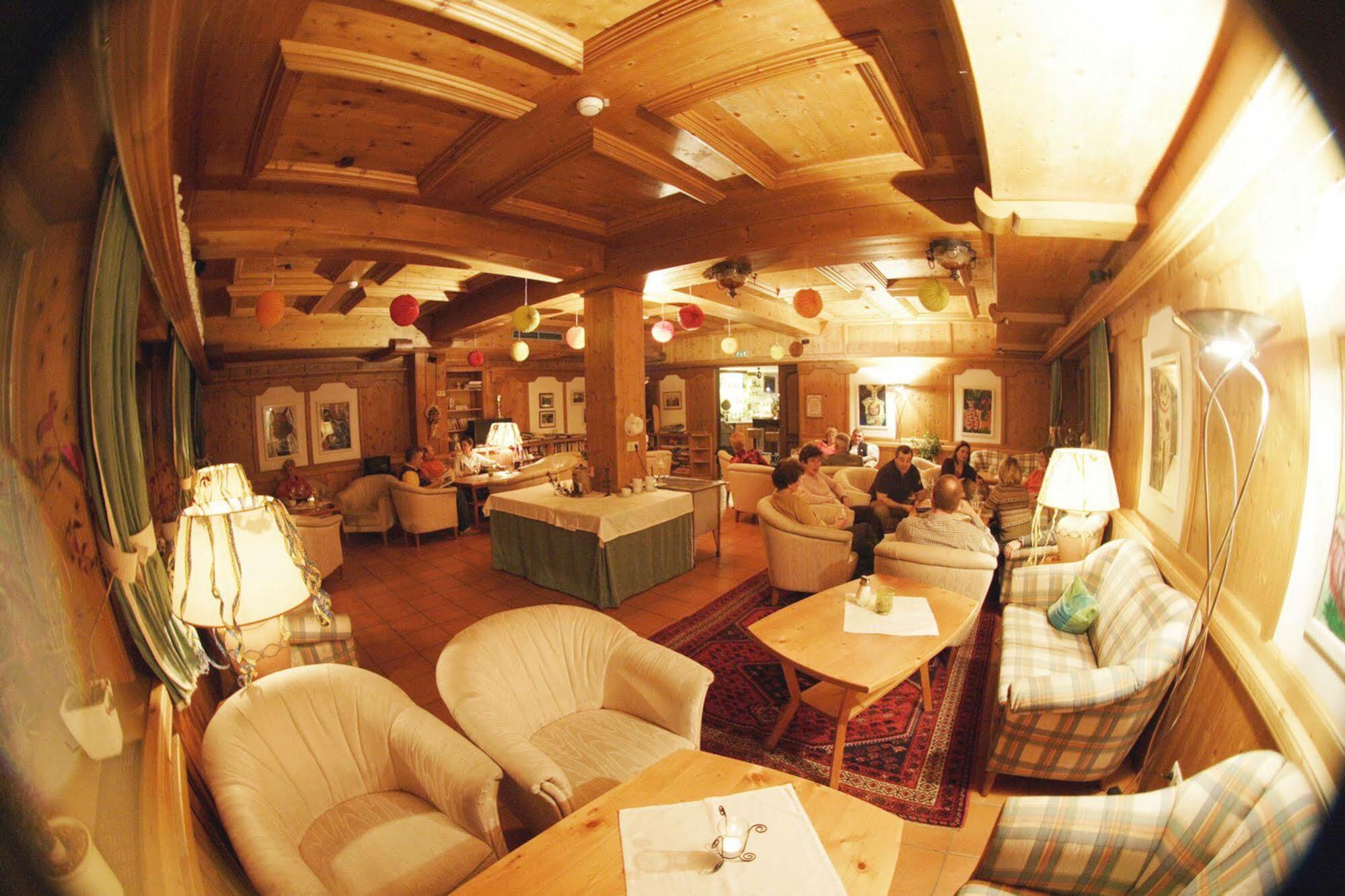 Natur- & Wanderhotel Tuxertal Екстериор снимка